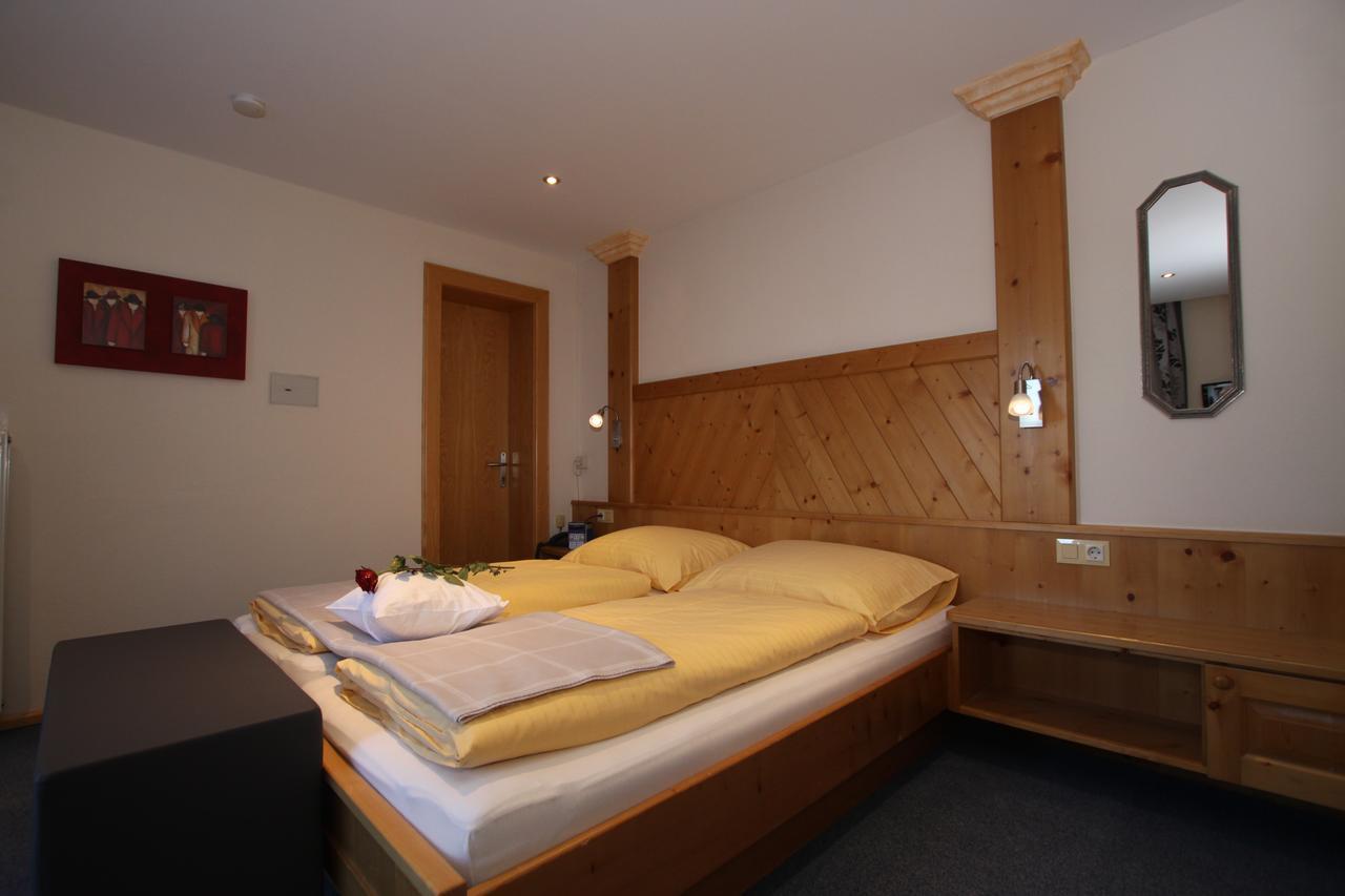 Gaestehaus Alpina Sankt Anton am Arlberg Buitenkant foto