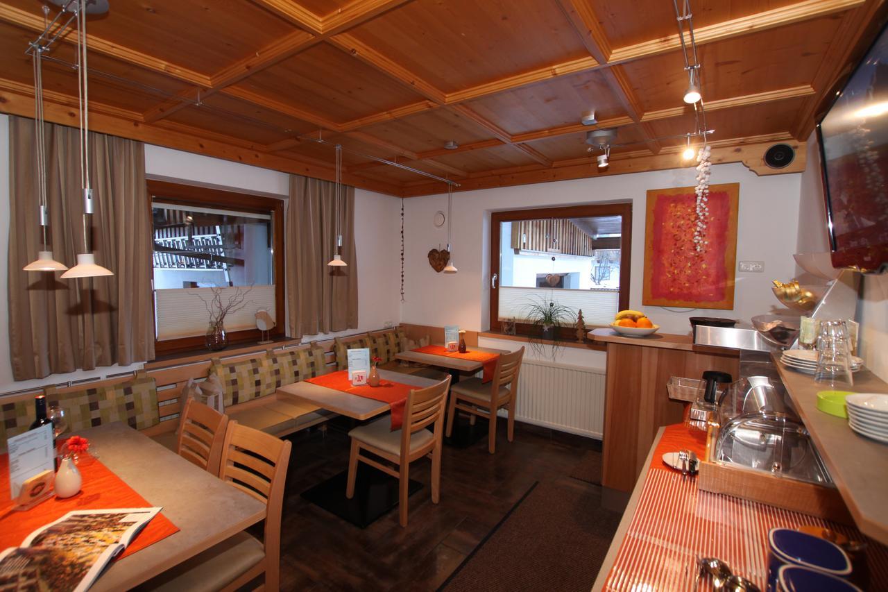 Gaestehaus Alpina Sankt Anton am Arlberg Buitenkant foto