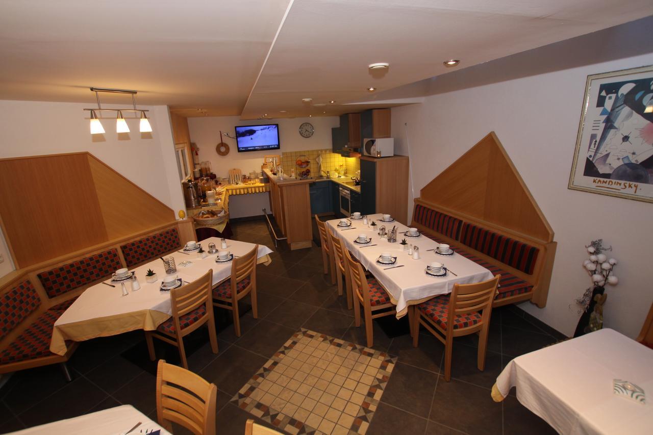 Gaestehaus Alpina Sankt Anton am Arlberg Buitenkant foto